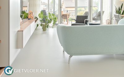 Een gietvloer in een appartement in Loosdrecht